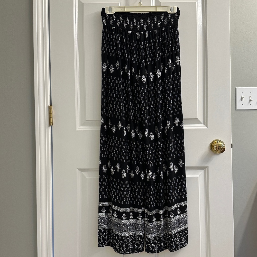 Women's Black and White Wide Leg Loose Fit Pants, size 8-10